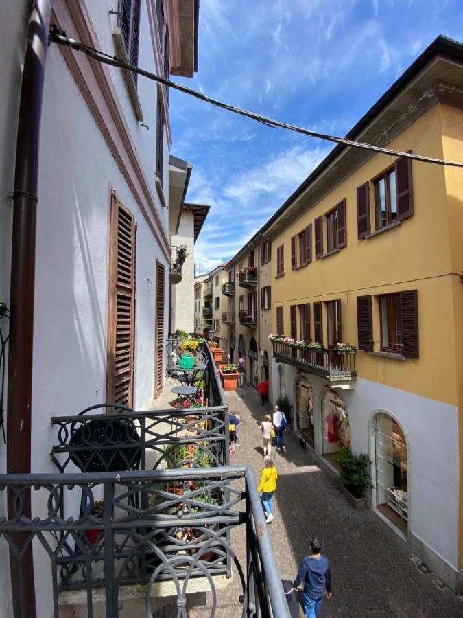 La Casa Del Corso Daire Arona Dış mekan fotoğraf